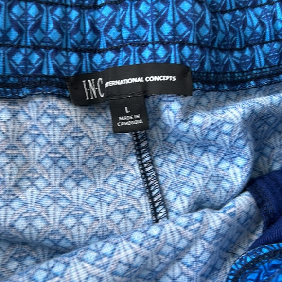 INC Colorblock Tee and matching short set - Picture 5 of 5